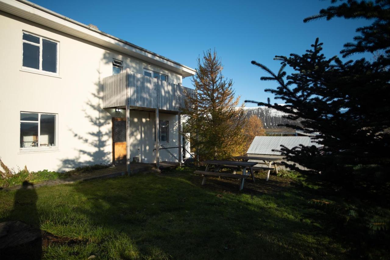 The Guesthouse By The Fjord Thingeyri Exterior foto