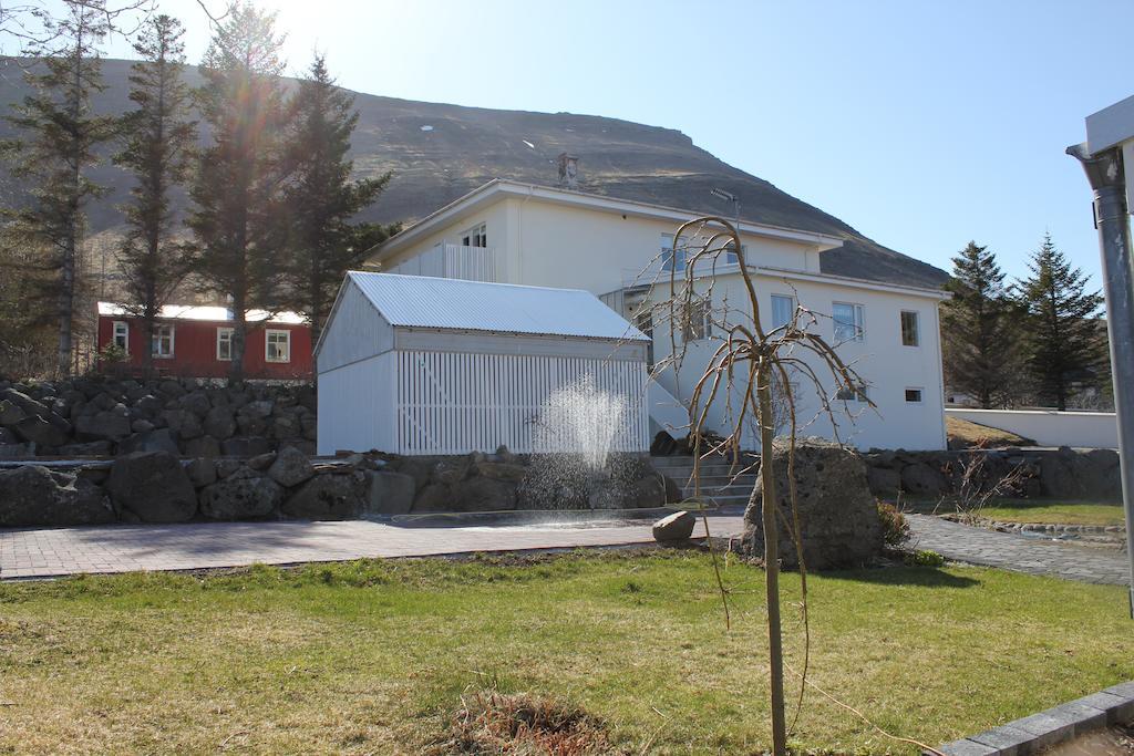 The Guesthouse By The Fjord Thingeyri Exterior foto