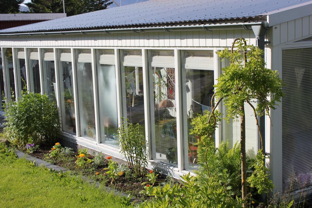 The Guesthouse By The Fjord Thingeyri Exterior foto