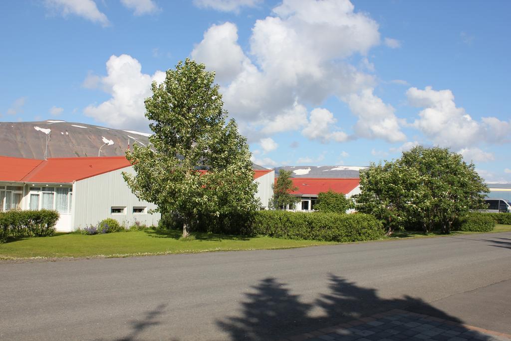 The Guesthouse By The Fjord Thingeyri Exterior foto